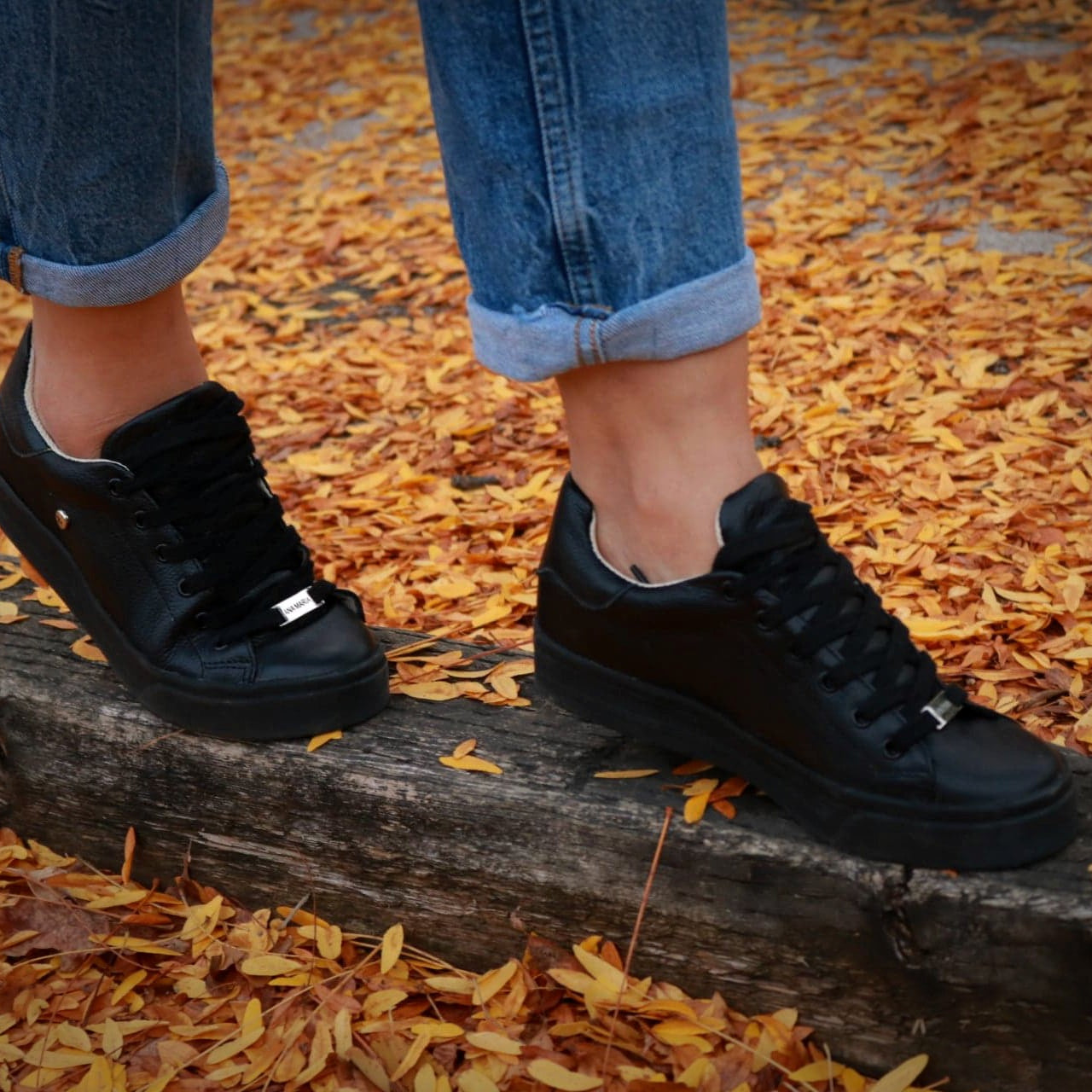 leather sneaker
