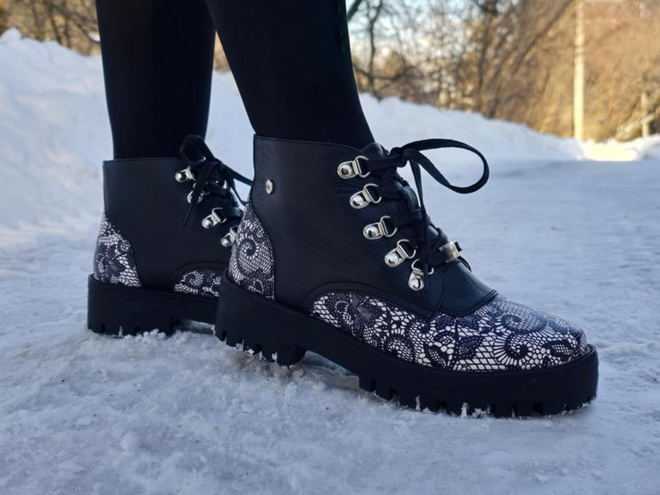 BLACK + PRINT FLOWERS -BOOTS